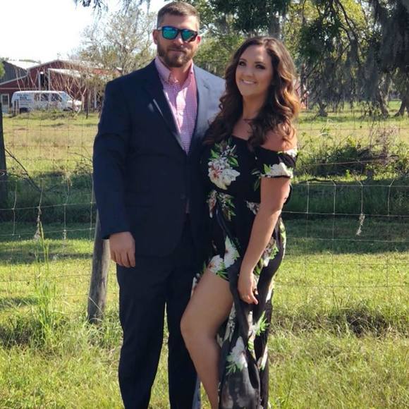 Meet your Posher, Nicole - Picture 1 of 1